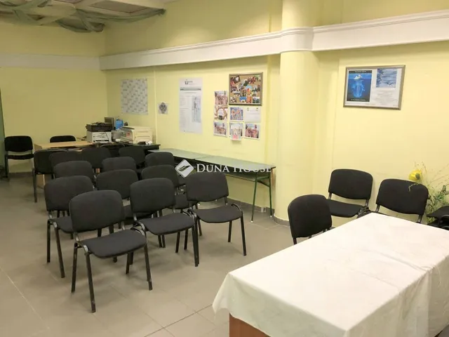 Kiadó kereskedelmi és ipari ingatlan Nyíregyháza, Kossuth tér 37 nm