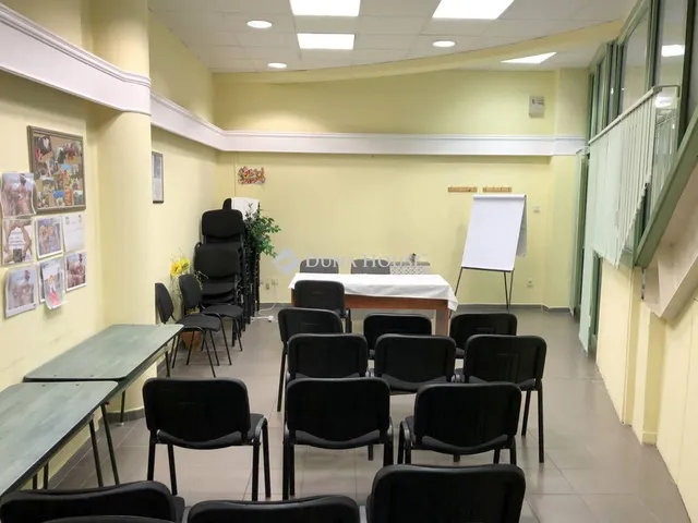 Kiadó kereskedelmi és ipari ingatlan Nyíregyháza, Kossuth tér 37 nm