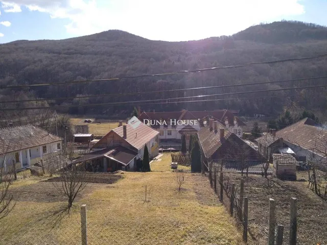 Eladó telek Komlóska 1908 nm