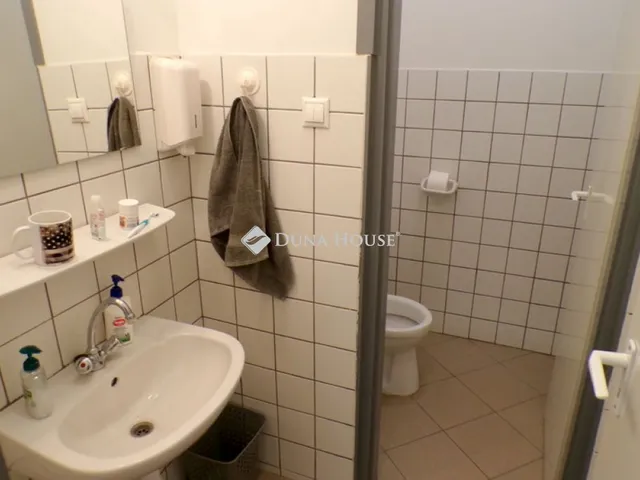 Eladó kereskedelmi és ipari ingatlan Apagy 415 nm