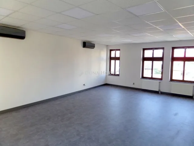 Kiadó kereskedelmi és ipari ingatlan Nyíregyháza 200 nm
