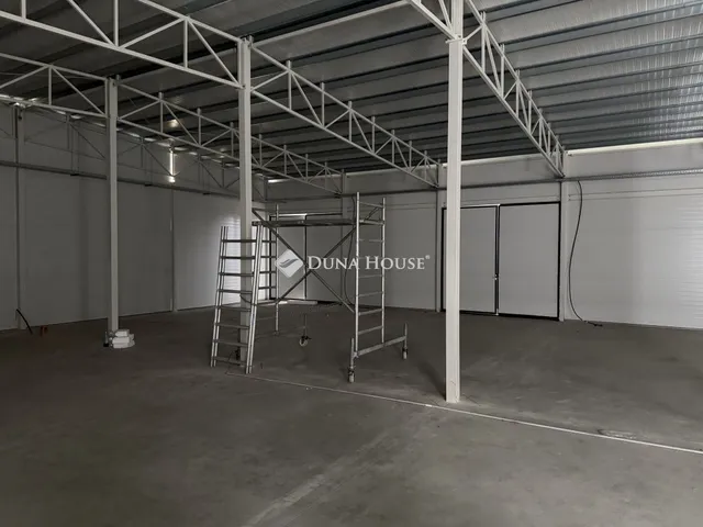 Kiadó kereskedelmi és ipari ingatlan Nyíregyháza 1875 nm