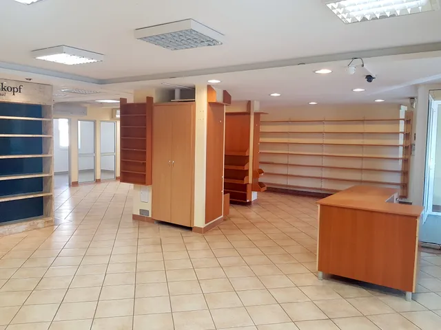 Kiadó kereskedelmi és ipari ingatlan Nyíregyháza 130 nm