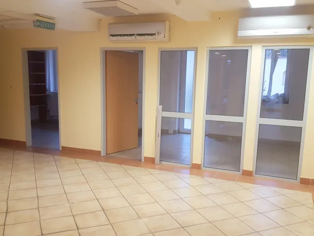 Kiadó kereskedelmi és ipari ingatlan Nyíregyháza 130 nm
