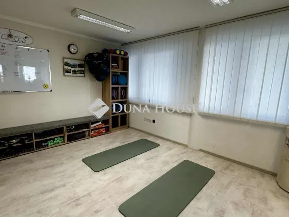 Eladó kereskedelmi és ipari ingatlan Nyíregyháza 55 nm