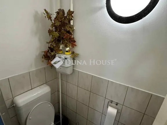 Eladó kereskedelmi és ipari ingatlan Nyíregyháza 55 nm