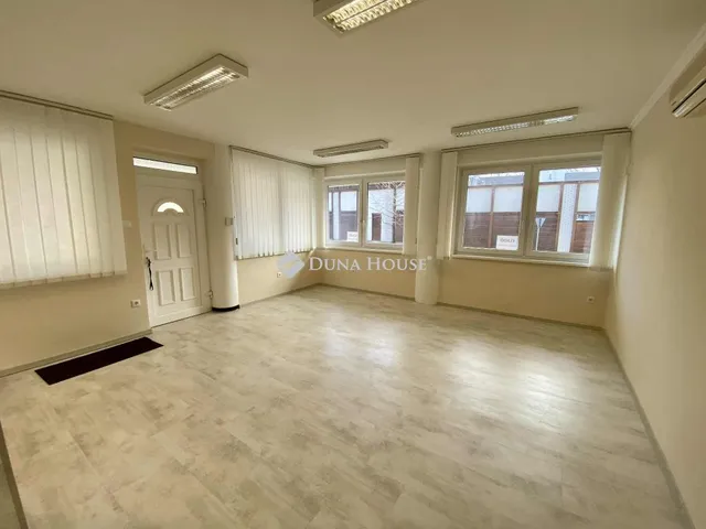 Eladó kereskedelmi és ipari ingatlan Nyíregyháza 55 nm