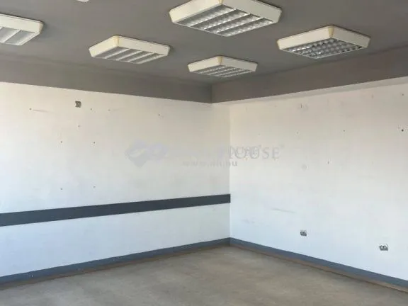 Kiadó kereskedelmi és ipari ingatlan Nyíregyháza 30 nm
