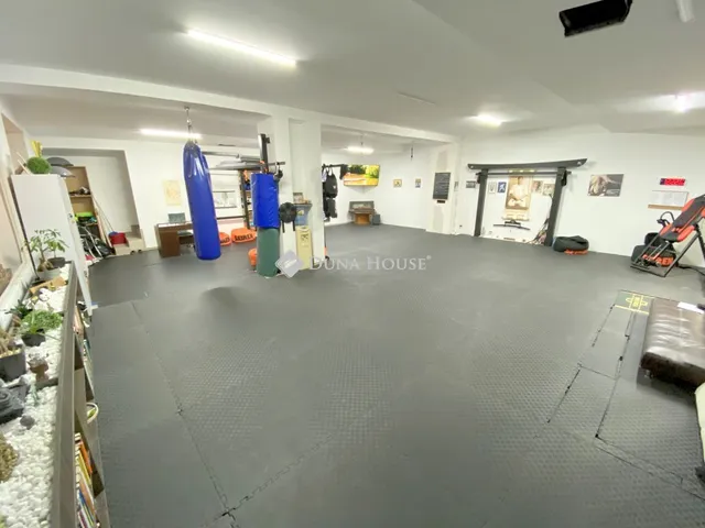 Eladó kereskedelmi és ipari ingatlan Nyíregyháza 158 nm