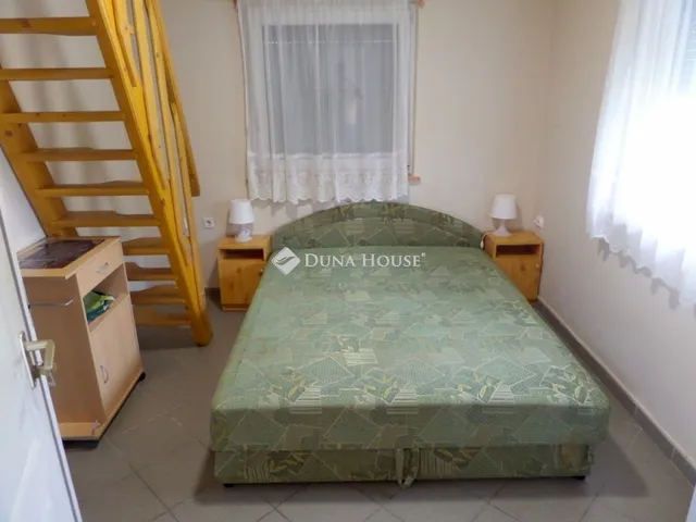 Eladó kereskedelmi és ipari ingatlan Levelek 320 nm