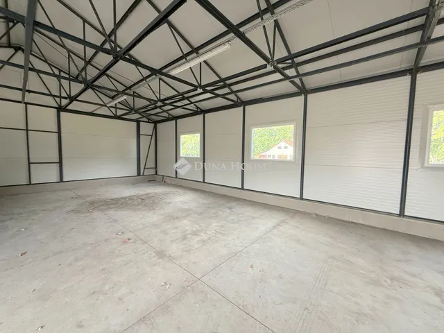 Kiadó kereskedelmi és ipari ingatlan Nyíregyháza 330 nm