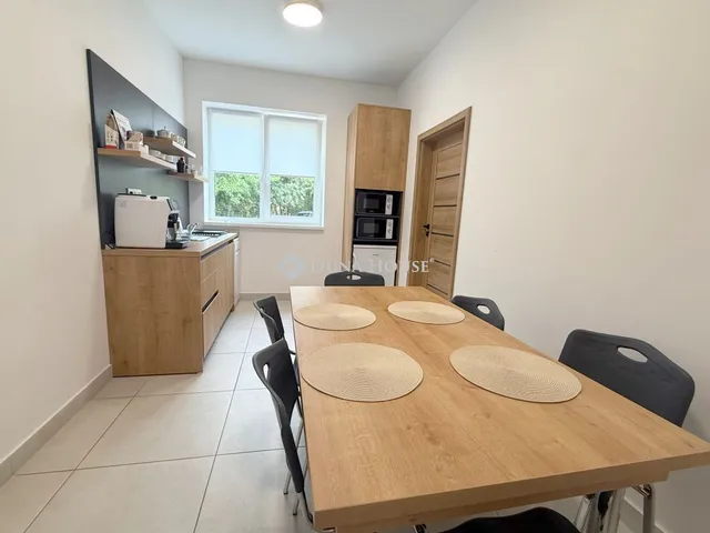 Kiadó kereskedelmi és ipari ingatlan Nyíregyháza 21 nm