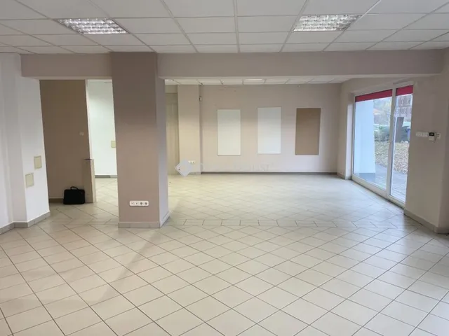 Kiadó kereskedelmi és ipari ingatlan Nyíregyháza 103 nm