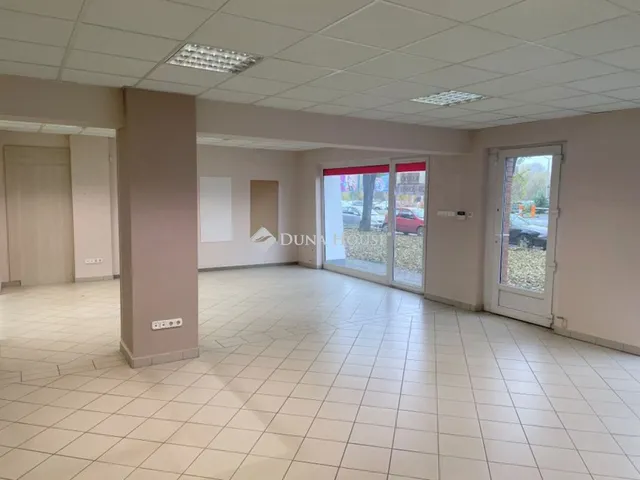 Kiadó kereskedelmi és ipari ingatlan Nyíregyháza 103 nm