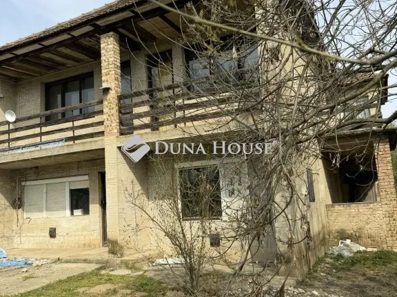 Eladó ház Rakamaz 180 nm