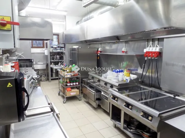 Kiadó kereskedelmi és ipari ingatlan Nyíregyháza 220 nm