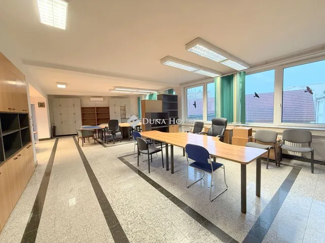 Kiadó kereskedelmi és ipari ingatlan Nyíregyháza 145 nm