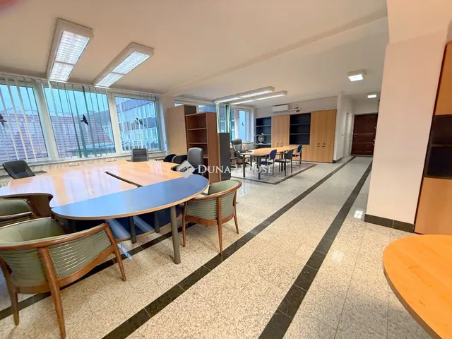 Kiadó kereskedelmi és ipari ingatlan Nyíregyháza 145 nm