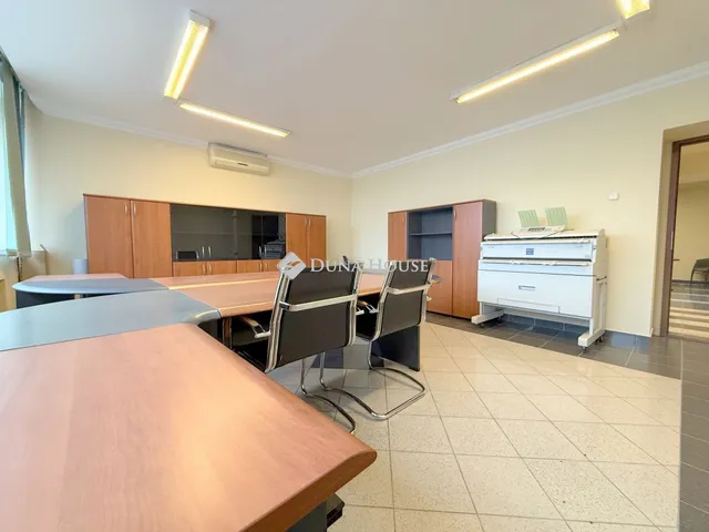 Kiadó kereskedelmi és ipari ingatlan Nyíregyháza 75 nm