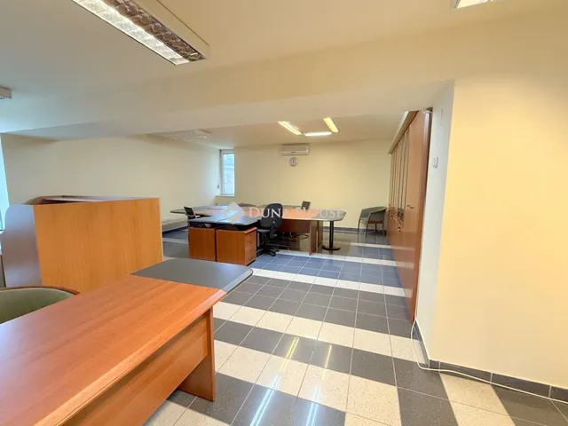 Kiadó kereskedelmi és ipari ingatlan Nyíregyháza 75 nm