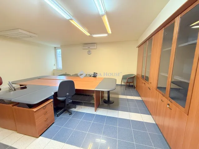 Kiadó kereskedelmi és ipari ingatlan Nyíregyháza 75 nm