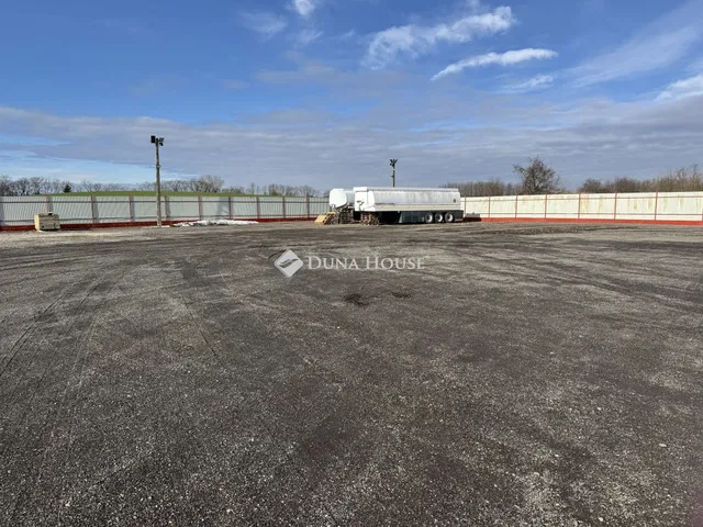 Eladó kereskedelmi és ipari ingatlan Nyíregyháza 6000 nm