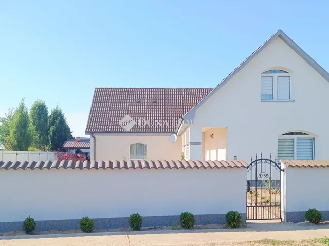 Eladó ház Balkány 196 nm