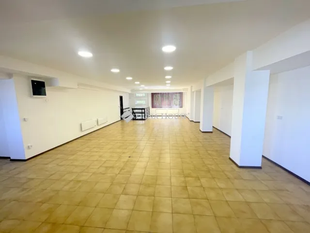 Kiadó kereskedelmi és ipari ingatlan Nyíregyháza, Vay Ádám körút 100 nm