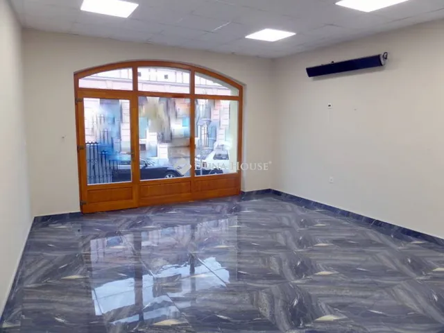 Kiadó kereskedelmi és ipari ingatlan Nyíregyháza 71 nm