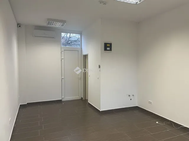 Kiadó kereskedelmi és ipari ingatlan Nyíregyháza 29 nm