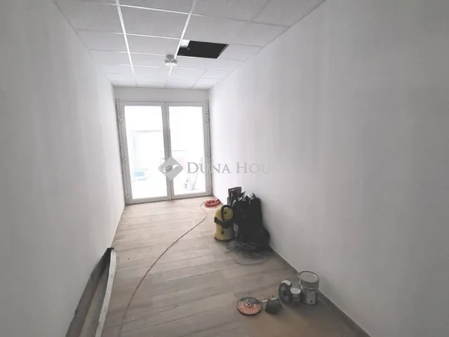 Kiadó kereskedelmi és ipari ingatlan Érd 28 nm