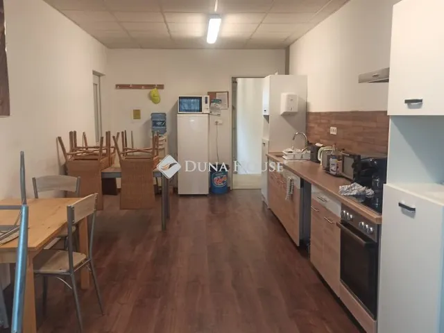 Eladó kereskedelmi és ipari ingatlan Sóskút 1630 nm