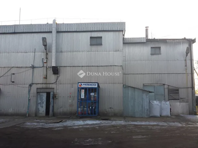 Eladó kereskedelmi és ipari ingatlan Martonvásár 8417 nm