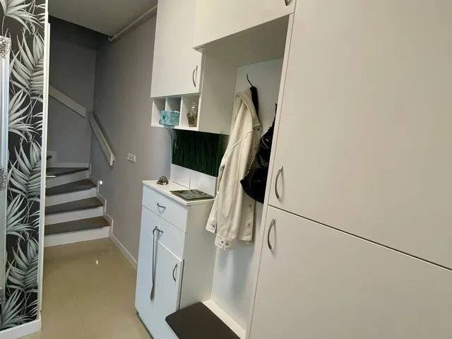 Eladó lakás Üröm 81 nm