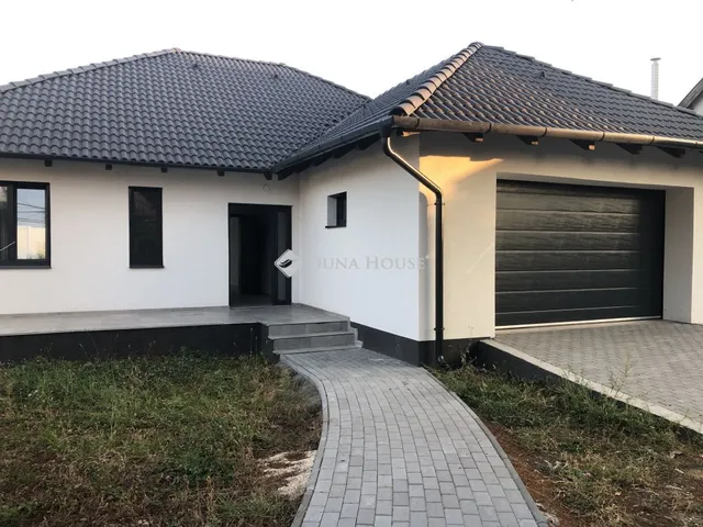 Eladó ház Érd 196 nm