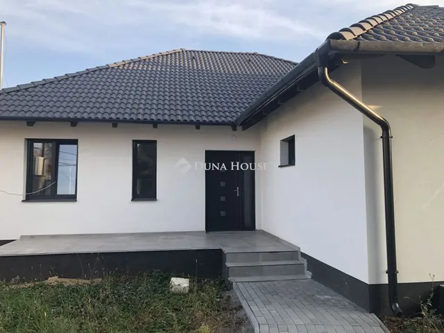 Eladó ház Érd 196 nm