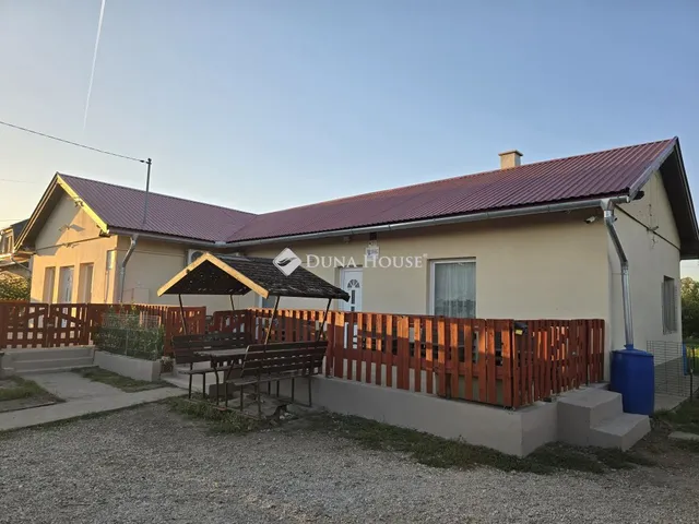 Eladó ház Ercsi 130 nm