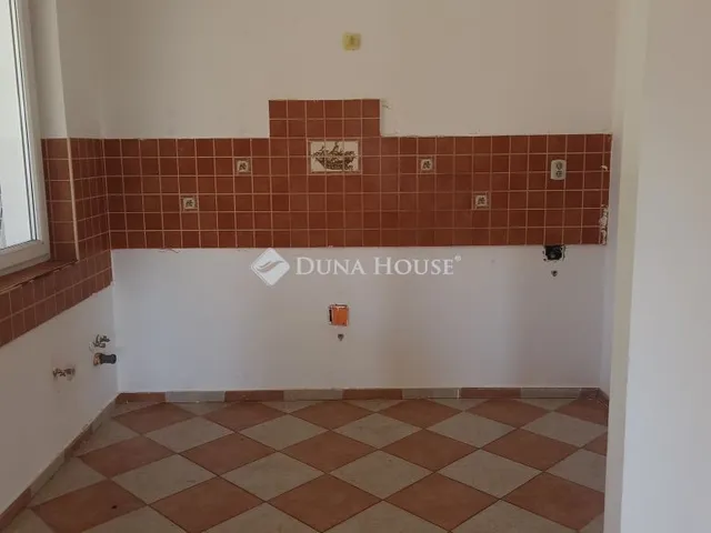 Kiadó ház Herceghalom 140 nm