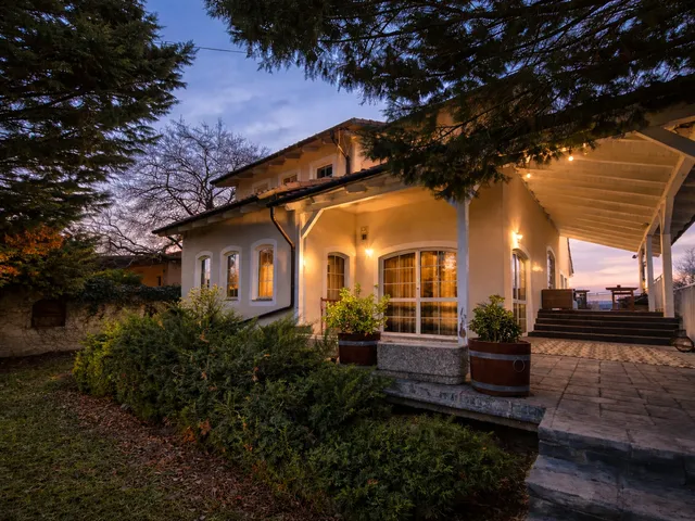 Eladó ház Érd 210 nm