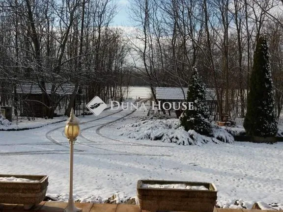 Eladó ház Újlengyel, Dánosi dűlő 280 nm