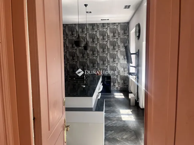 Eladó lakás Budapest VI. kerület 112 nm