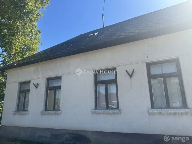 Eladó ház Vértesacsa 300 nm