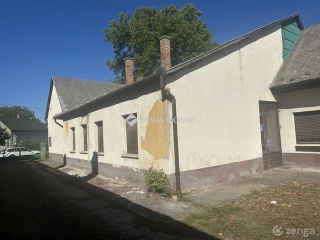 Eladó ház Vértesacsa 300 nm