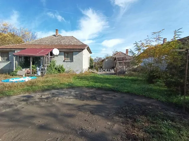 Eladó ház Újszász 105 nm