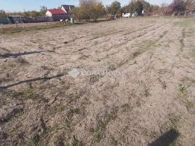 Eladó telek Törtel 815 nm