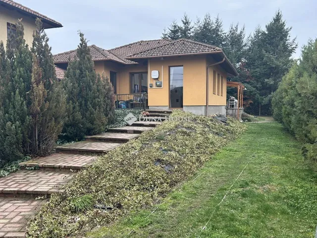 Eladó ház Vecsés 238 nm