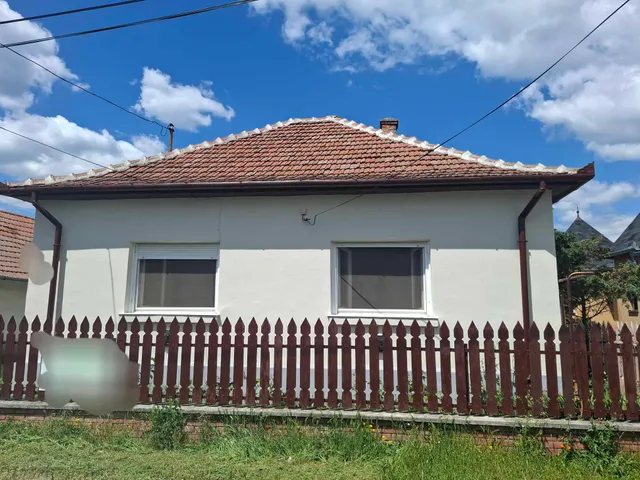 Eladó ház Újszász 71 nm