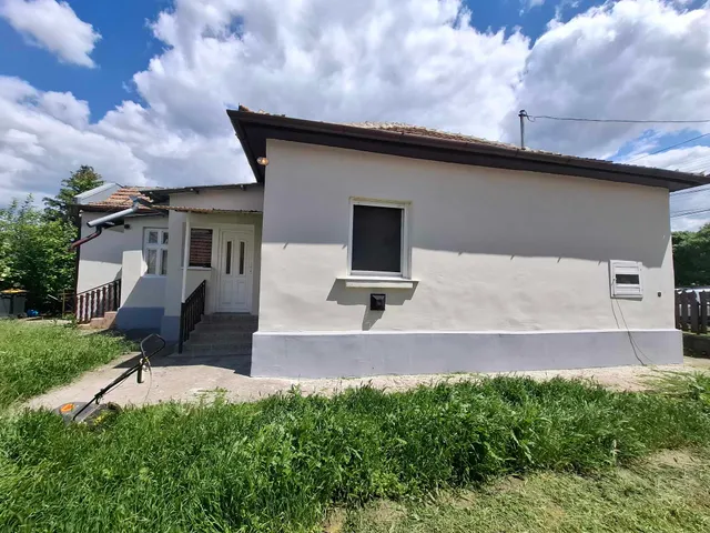 Eladó ház Újszász 71 nm