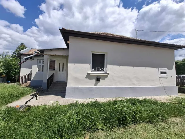 Eladó ház Újszász 71 nm