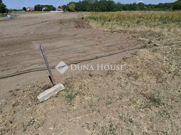 Eladó telek Újszilvás 2112 nm